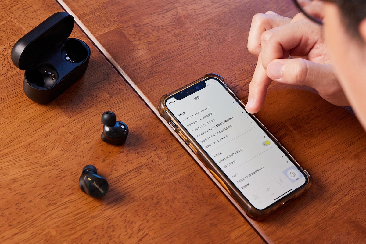 スマートフォンで専用アプリ「Technics Audio Connect」を試すハマ。