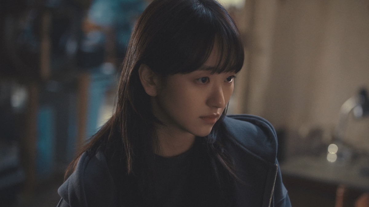 「アイショッピング～返品された子どもたち～」場面写真。ウォン・ジナ演じるアヒョン