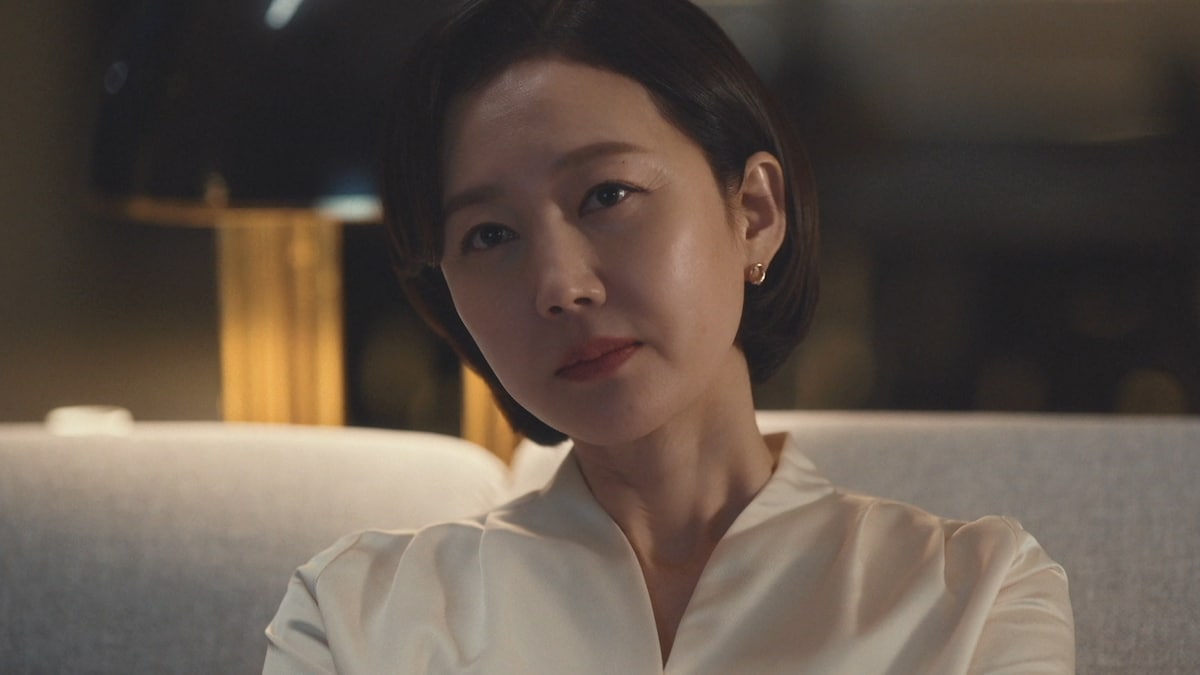 「アイショッピング～返品された子どもたち～」場面写真。ヨム・ジョンア演じるキム・セヒ