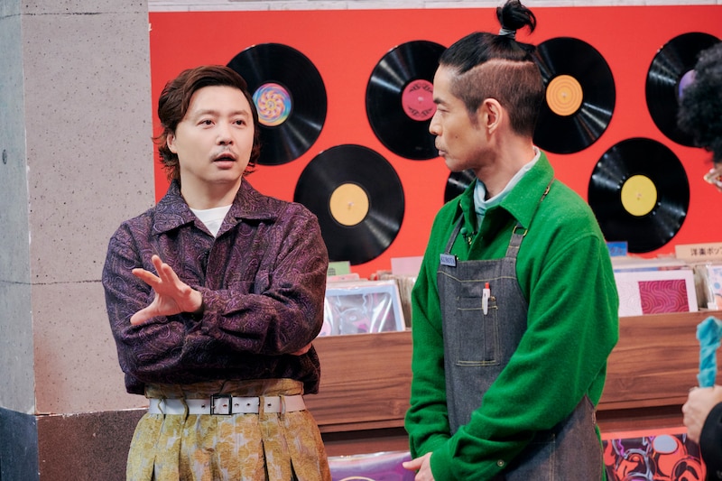 音楽談義を繰り広げる久保田利伸と堂本剛。