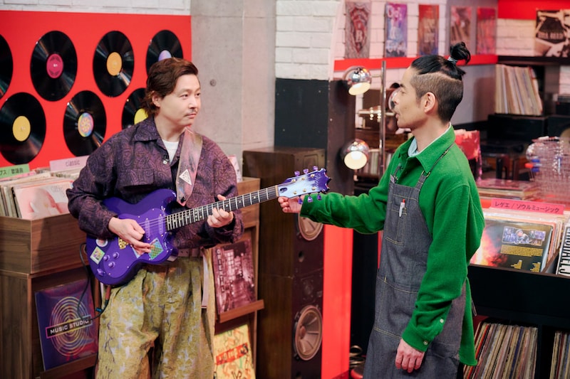 音楽談義を繰り広げる久保田利伸と堂本剛。