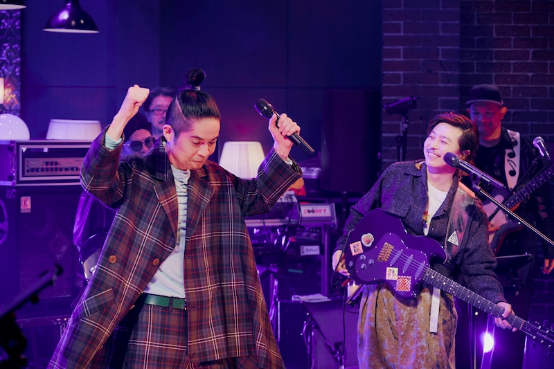 「FUNK TRON」をセッションする久保田利伸と堂本剛。