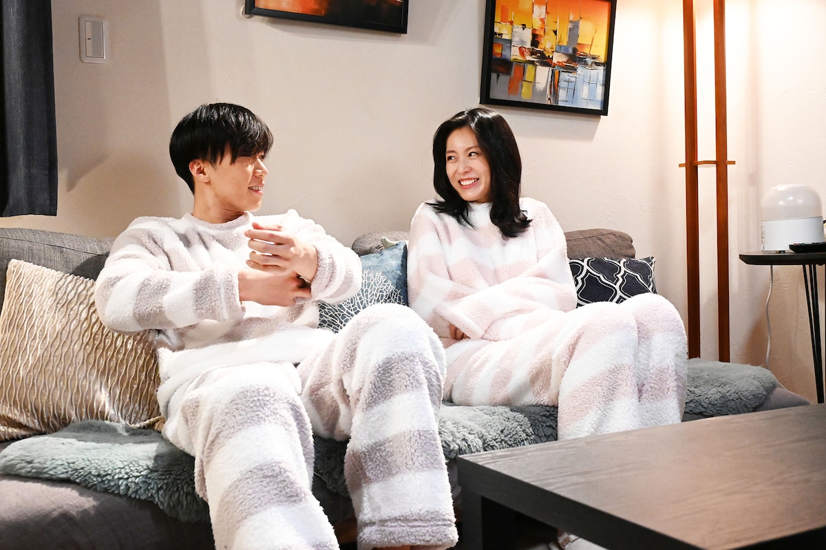 左から早乙女太一演じる中村修吾、本仮屋ユイカ演じる藤田真実。