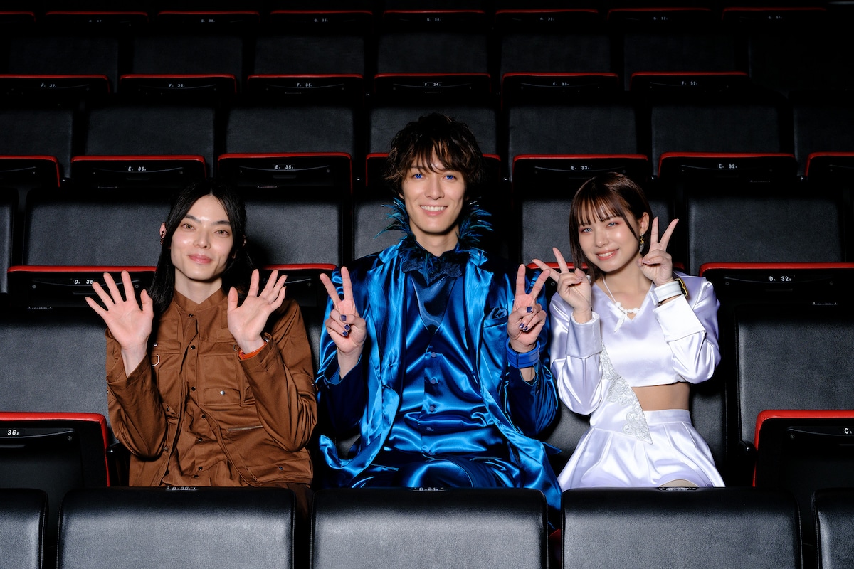 左からタカハシシンノスケ、富永勇也、宮崎あみさ。