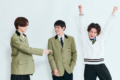 左から宮世琉弥、細田佳央太、藤原大祐。