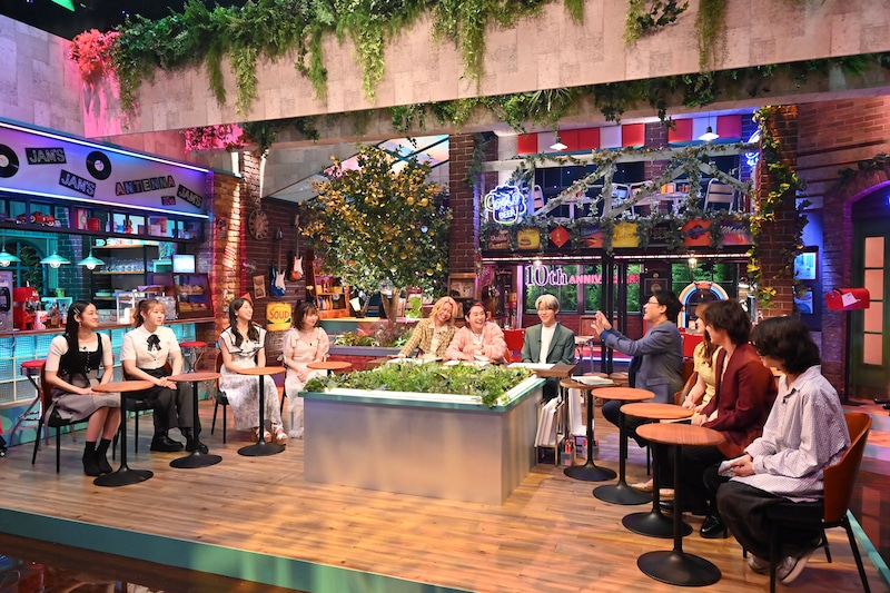 「Cafe GREEN APPLE～ミセスLOVERが集う店～」収録の様子。