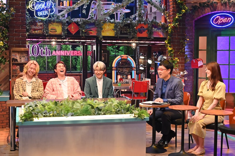 「Cafe GREEN APPLE～ミセスLOVERが集う店～」収録の様子。