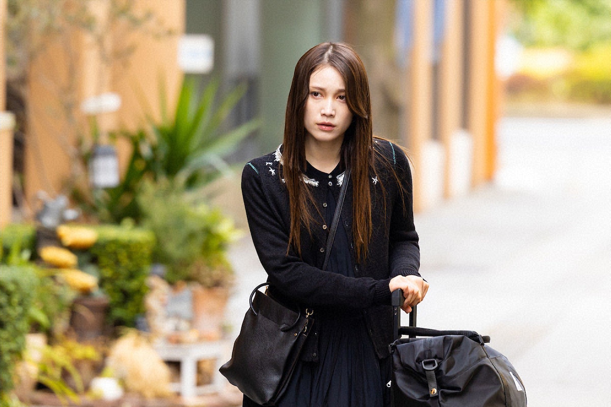 中村ゆりか演じるマキエ。