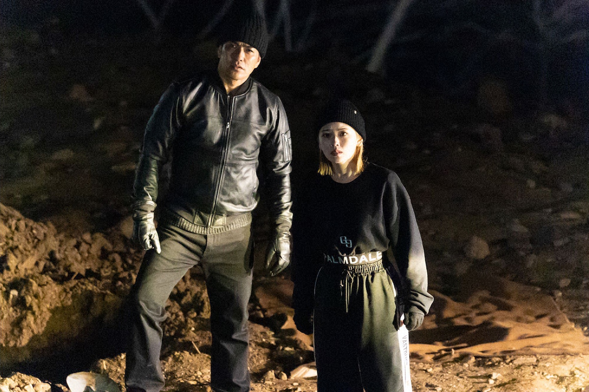 「波よ聞いてくれ」第1話で、ミナレは“元カレを埋葬する架空実況”を行った。