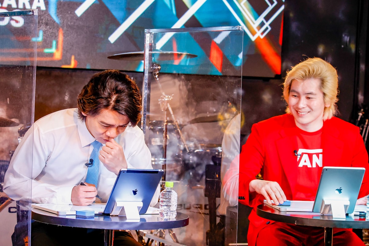 左からマヂカルラブリー・野田クリスタル、メイプル超合金・カズレーザー。