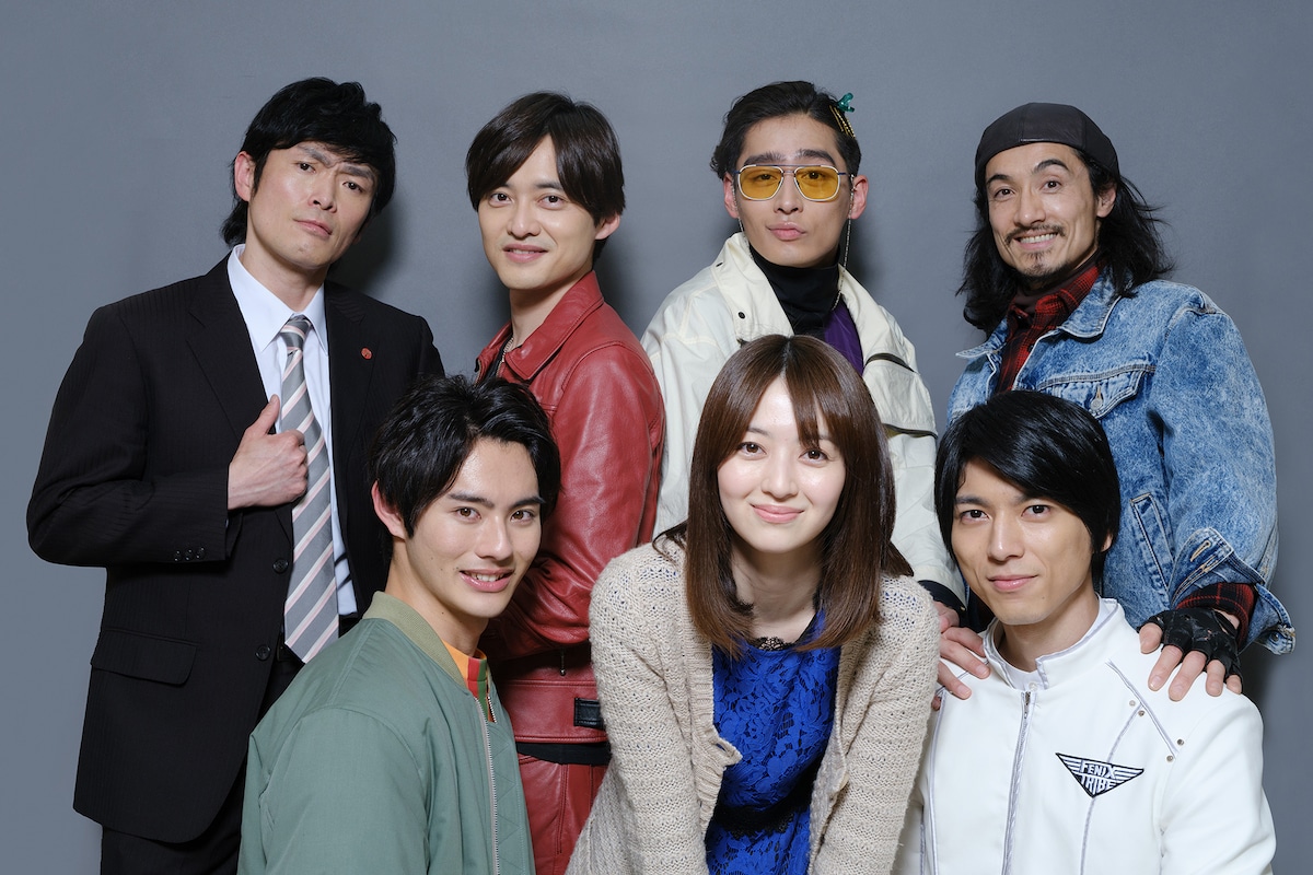 上段左から井俣太良、木ノ本嶺浩、濱尾ノリタカ、唐橋充。下段左から前田拳太郎、逢沢りな、小松準弥。