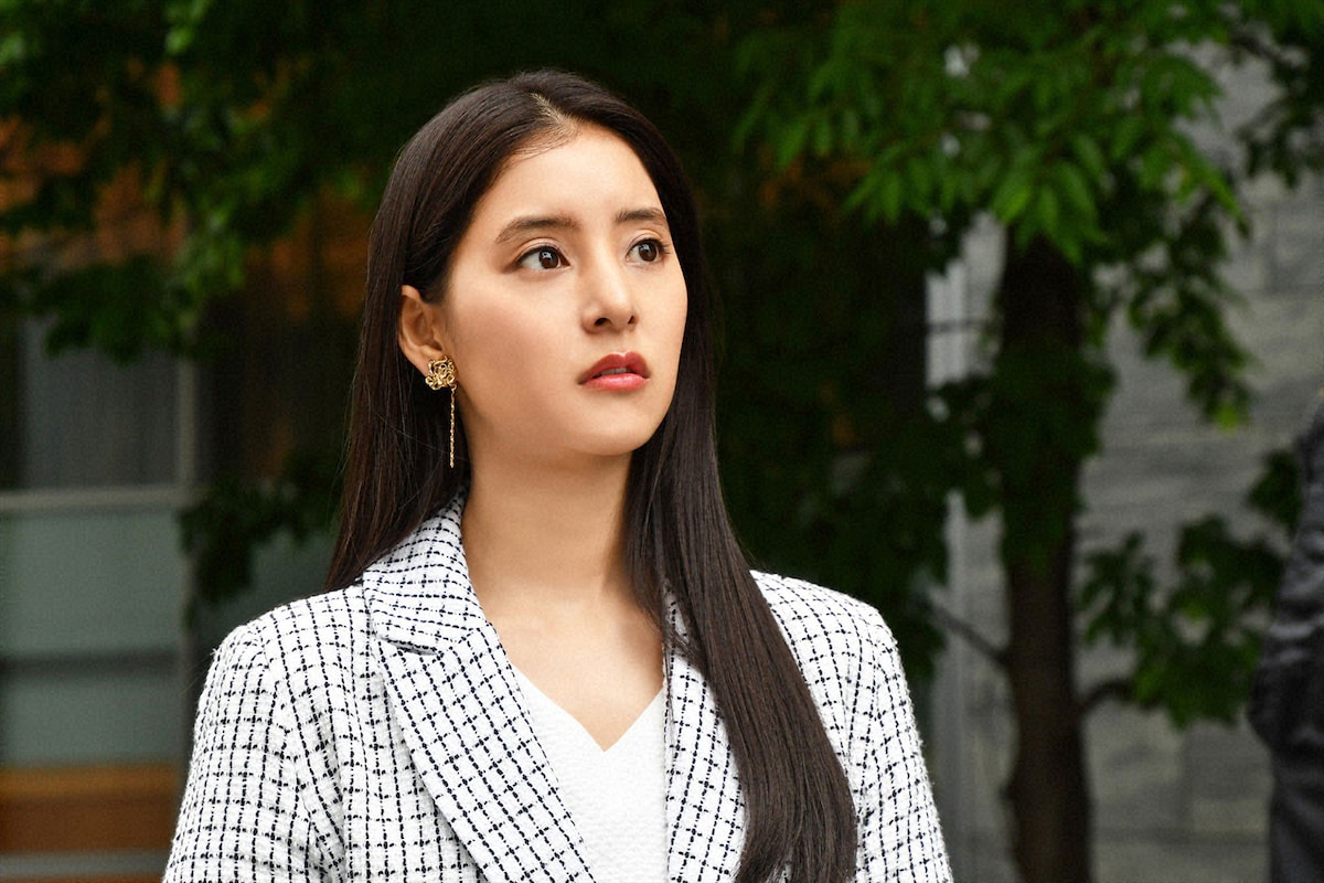 新木優子演じる楠木優香。