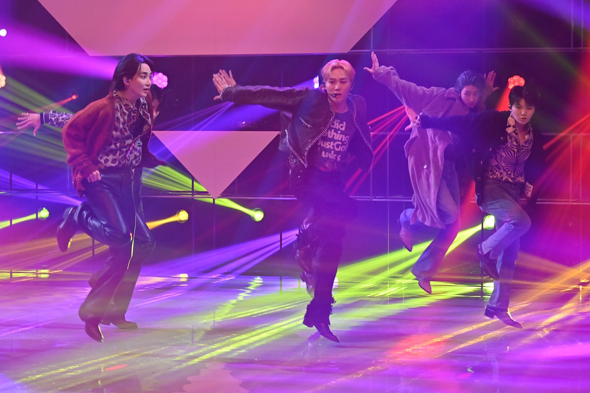 「Rock with you -Japanese ver.」パフォーマンスの様子。