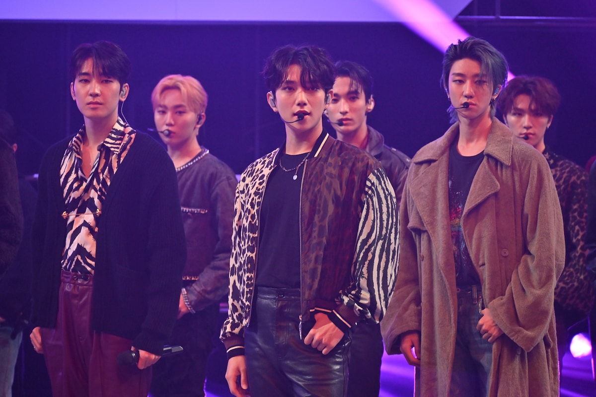 「Rock with you -Japanese ver.」パフォーマンスの様子。