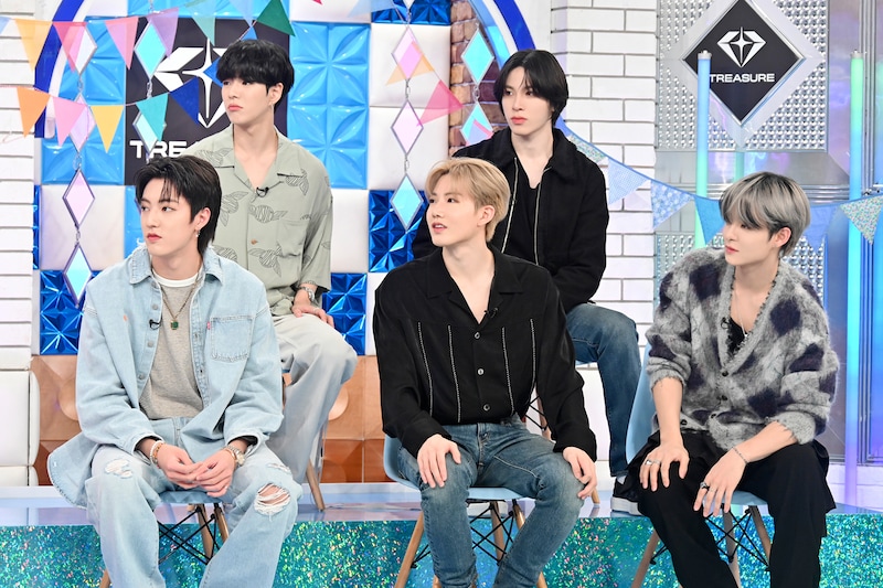 左上から時計回りにYOON JAE HYUK、SO JUNG HWAN、JIHOON、JUNKYU、HARUTO。