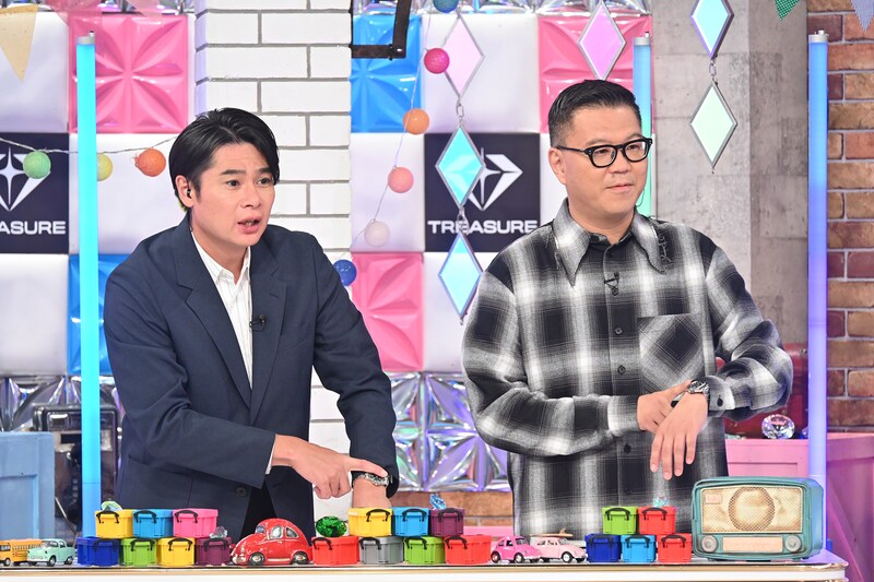 MCを務める吉村崇(平成ノブシコブシ)、長谷川忍(シソンヌ)。