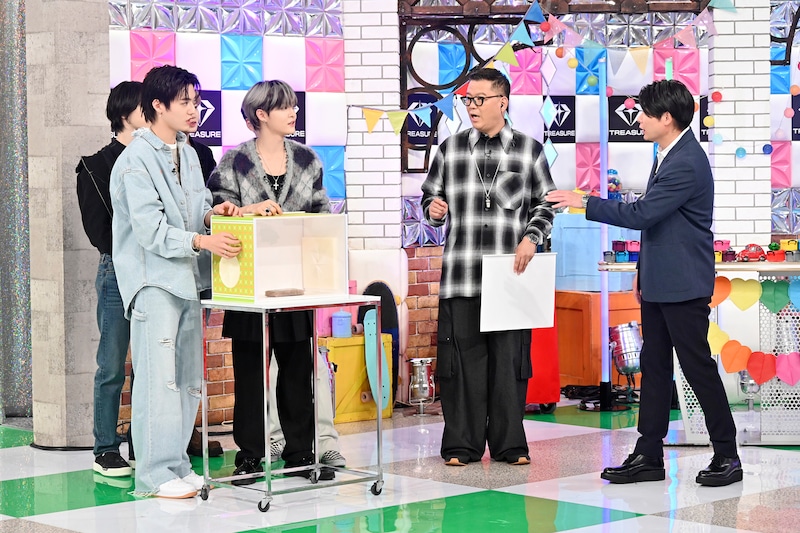 「箱の中身はなんでしょう」に挑戦するJIHOONとHARUTO。