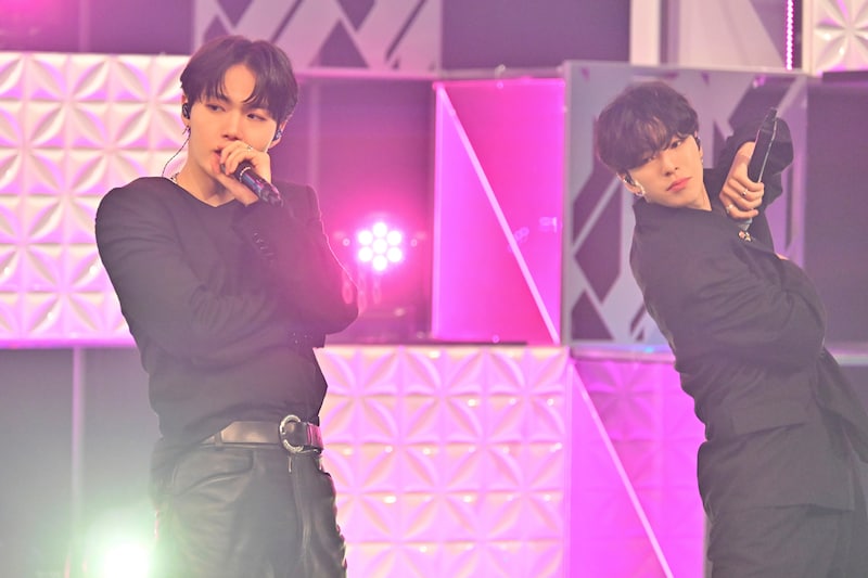 左からDOYOUNG、YOON JAE HYUK。