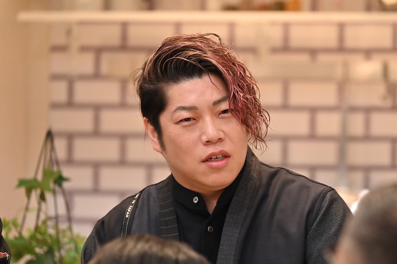 UVERworldの誠果（Sax, Manipulator）。