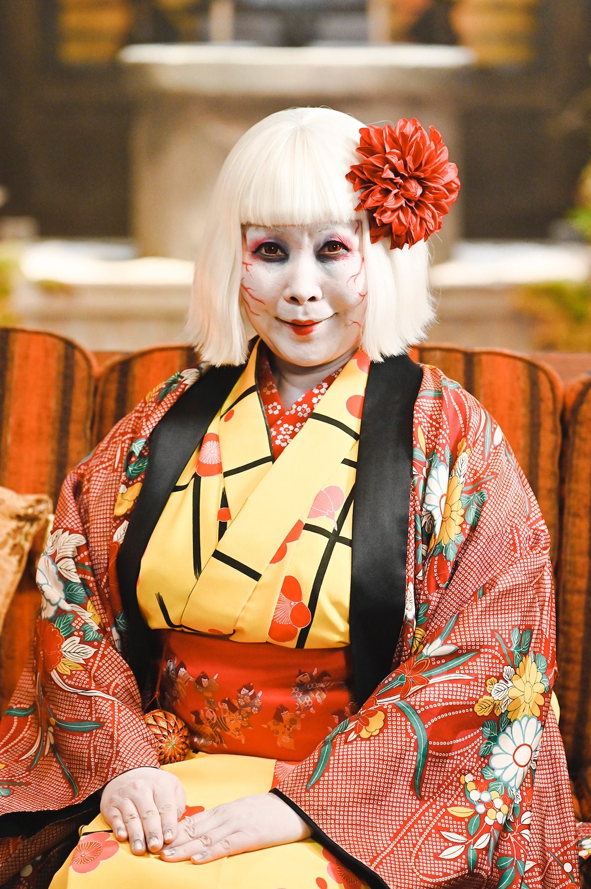 池谷のぶえ演じる座敷童子。