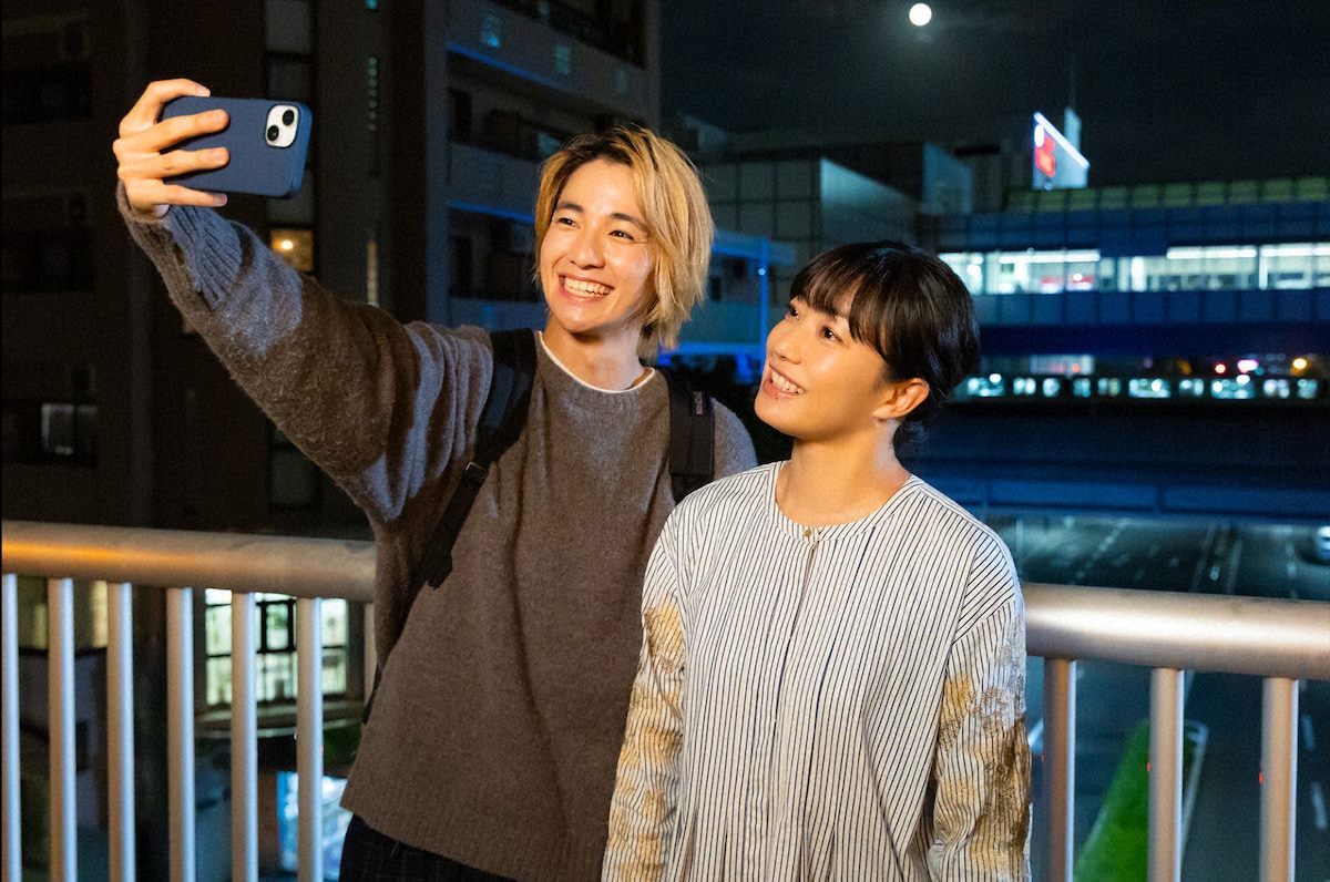 ドラマ「ゆりあ先生の赤い糸」第3話より。左から木戸大聖演じる伴優弥、菅野美穂演じる伊沢ゆりあ。