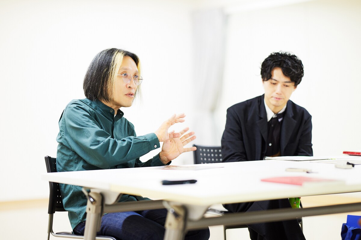 左から宮川彬良、藤田俊太郎。