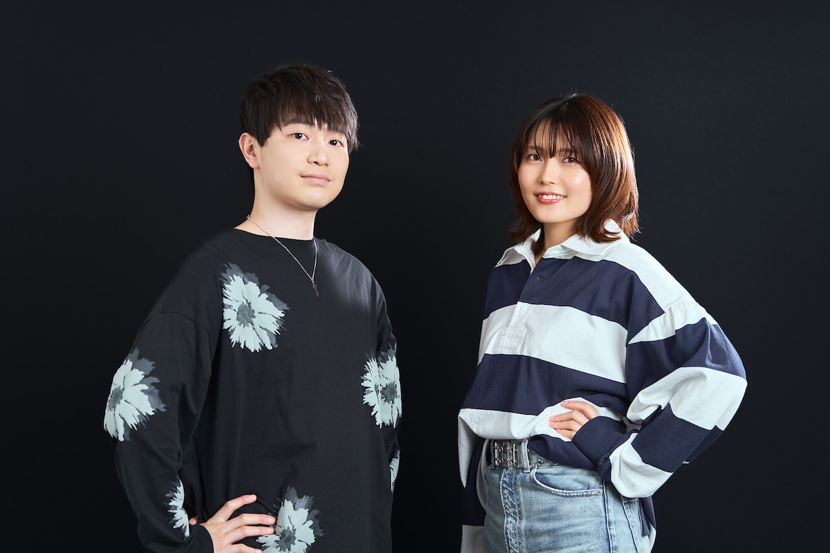 左から佐藤元、千本木彩花。