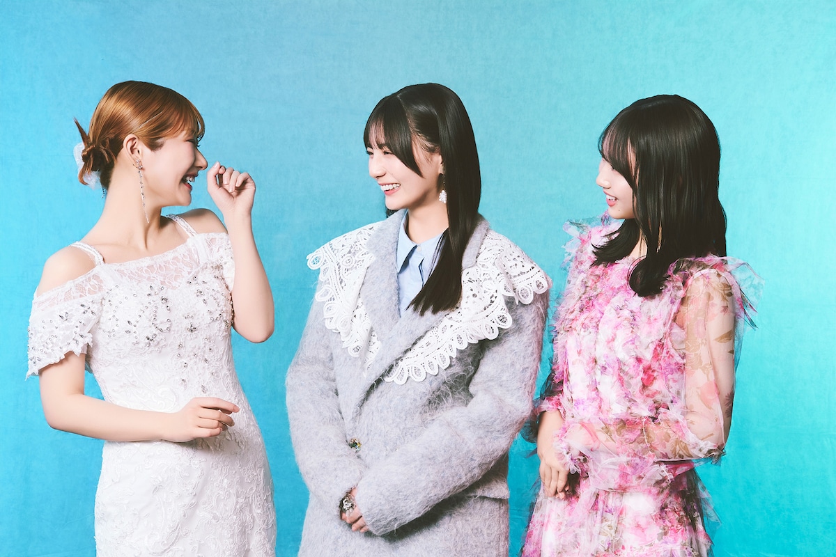 左から岡咲美保、小坂菜緒、藤嶌果歩。