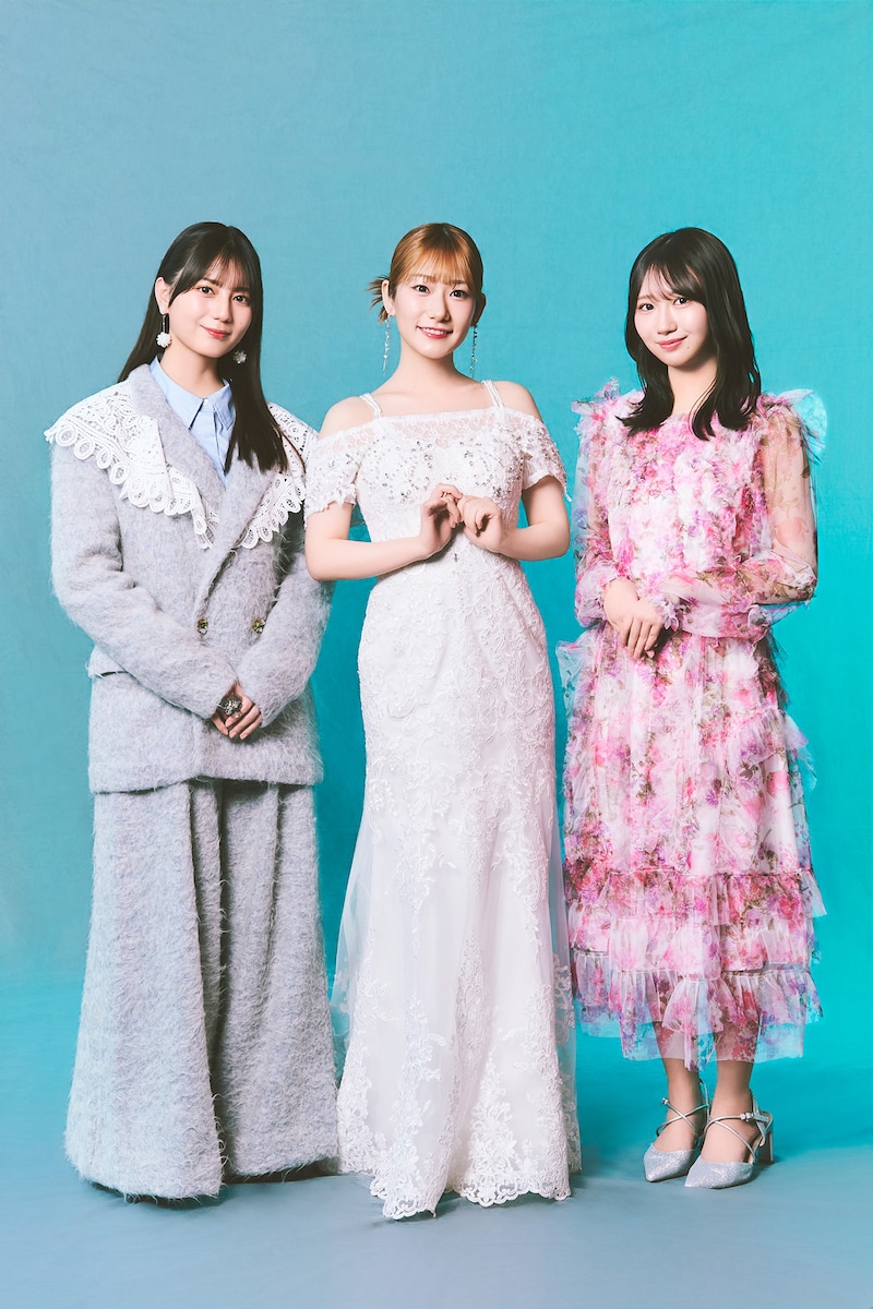 左から小坂菜緒、岡咲美保、藤嶌果歩。