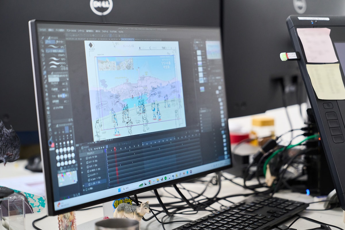 劇場アニメ「劇場版 転生したらスライムだった件 蒼海の涙編」劇中シーンの原画。大量のモブが登場し、それぞれ生活感を感じさせる演技をしている。