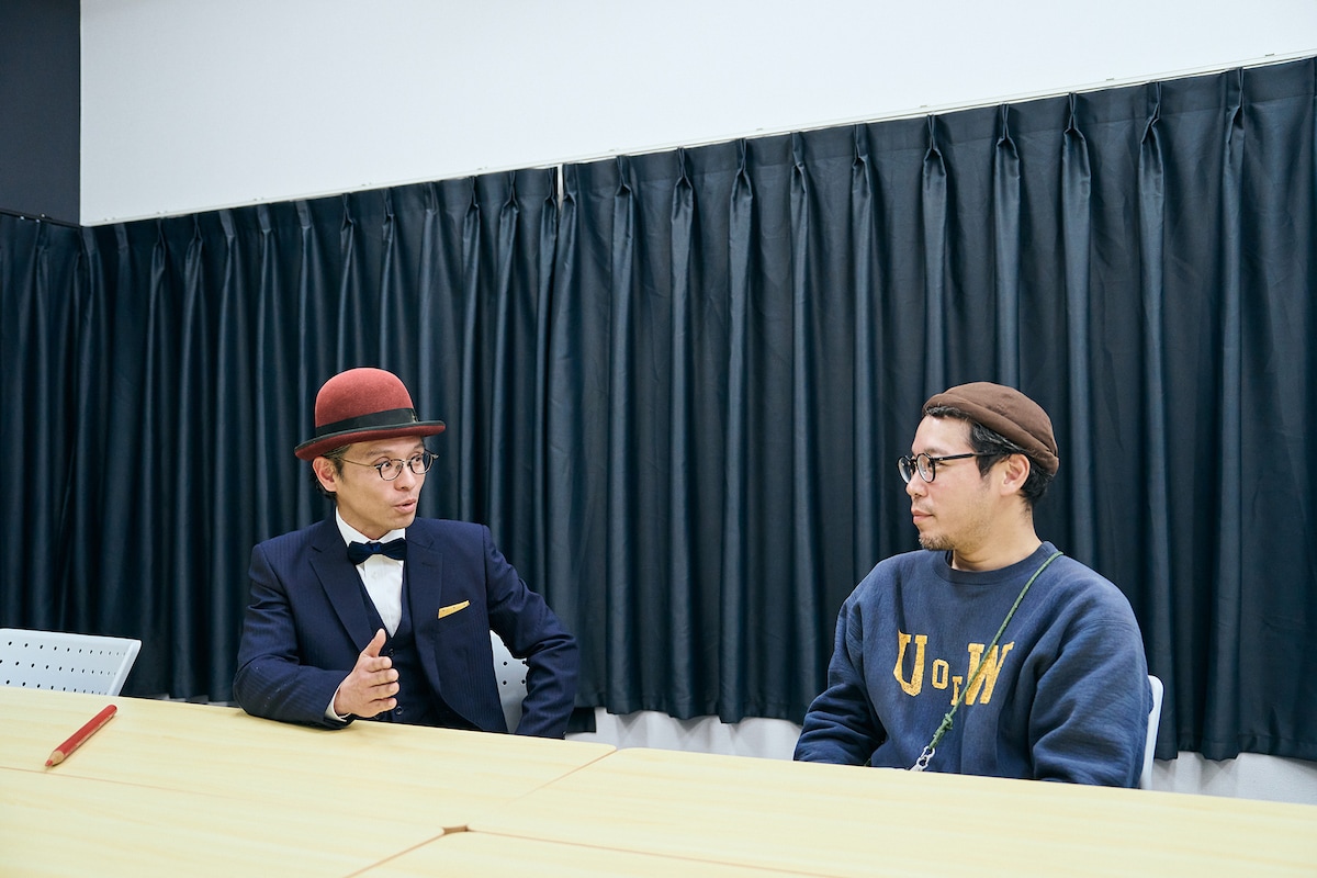 左から赤ペン瀧川、江口浩平氏。