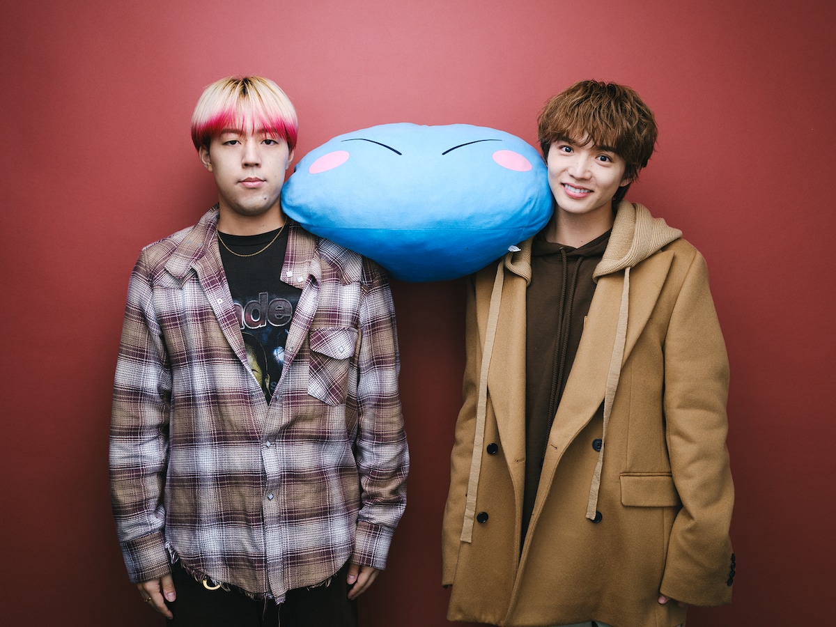 左から世界、佐藤大樹。