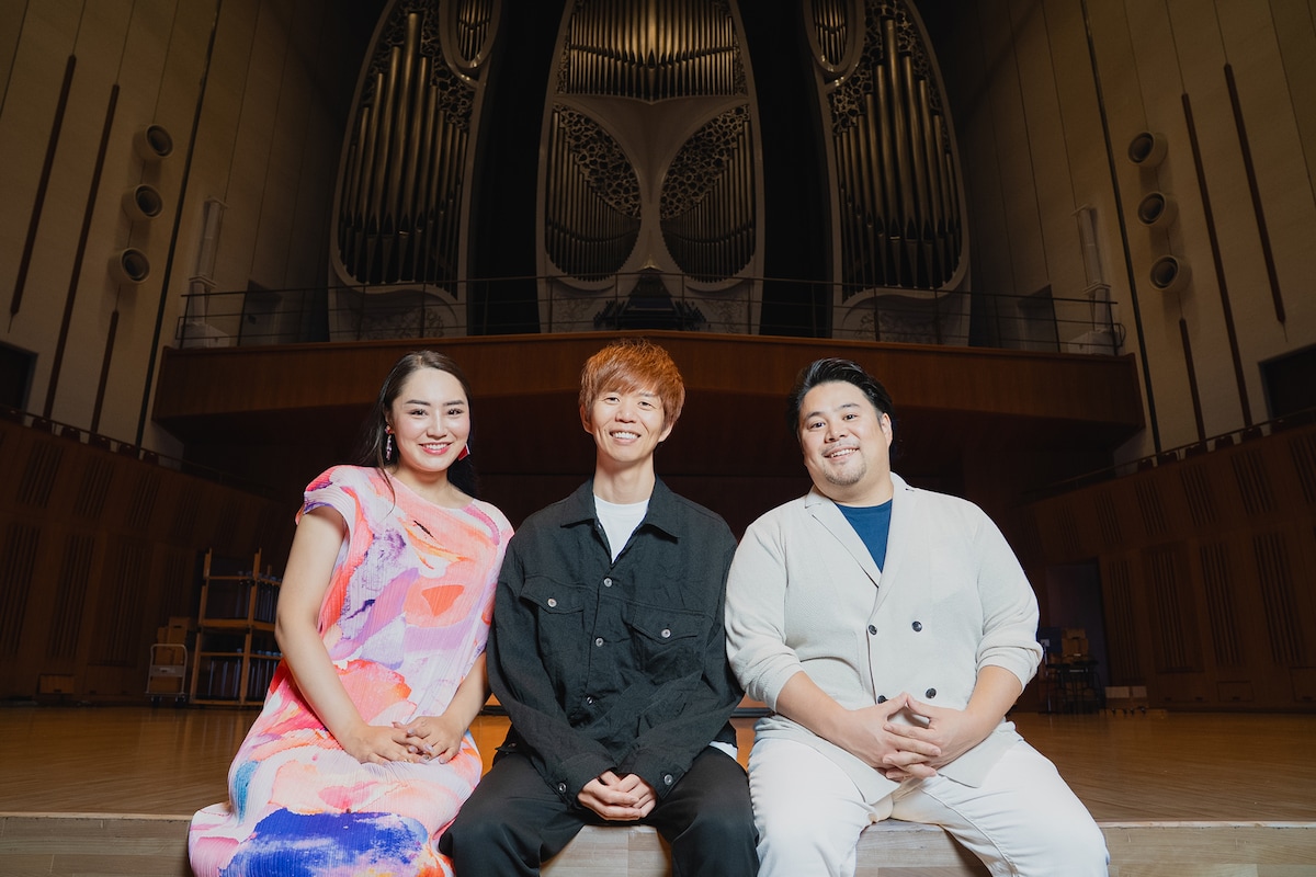 左から高野百合絵、杉原邦生、宮里直樹。