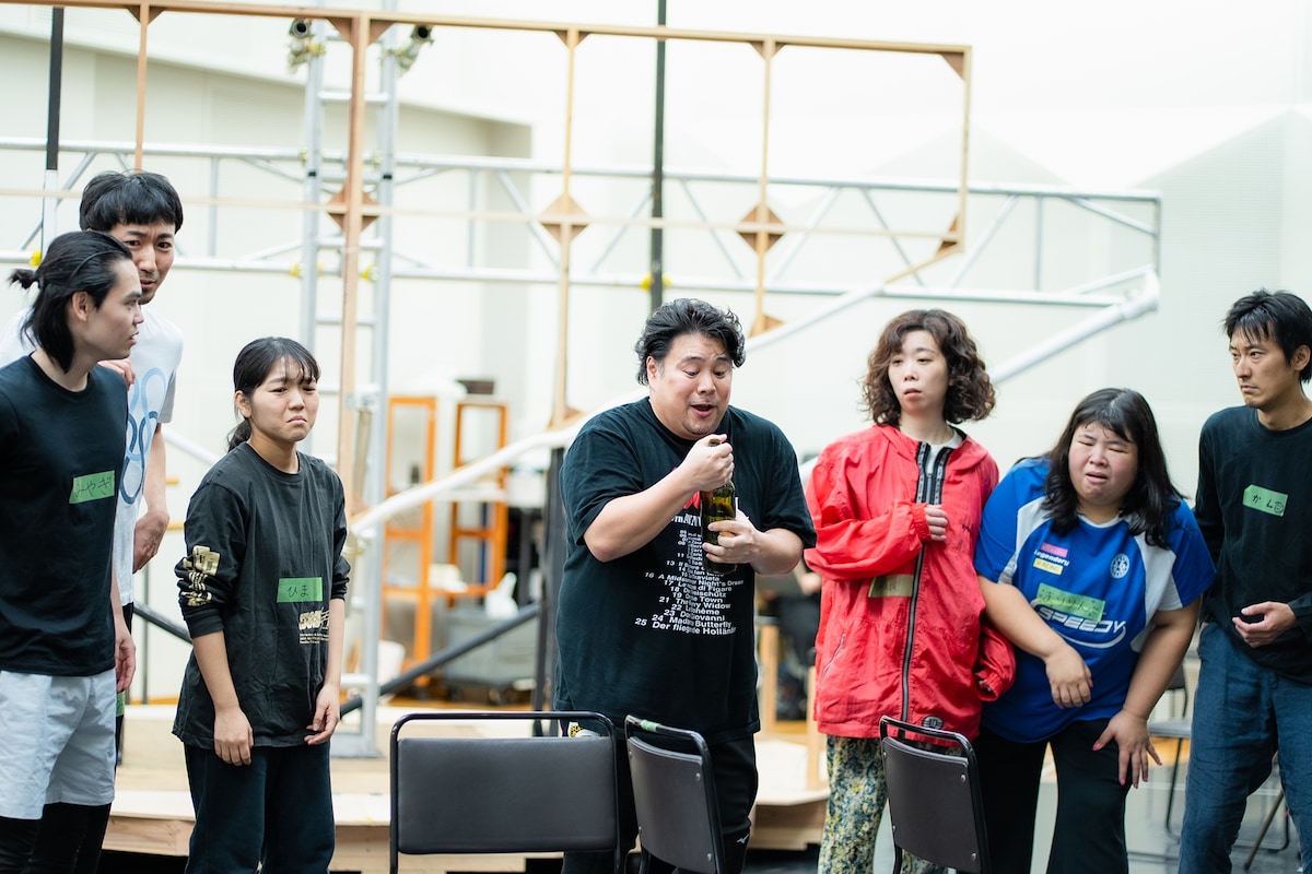 「愛の妙薬」稽古の様子。