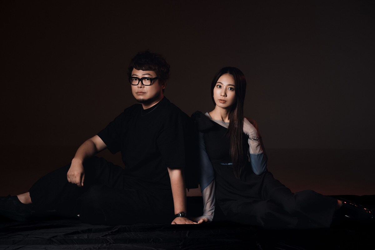 左から興津和幸、安済知佳。