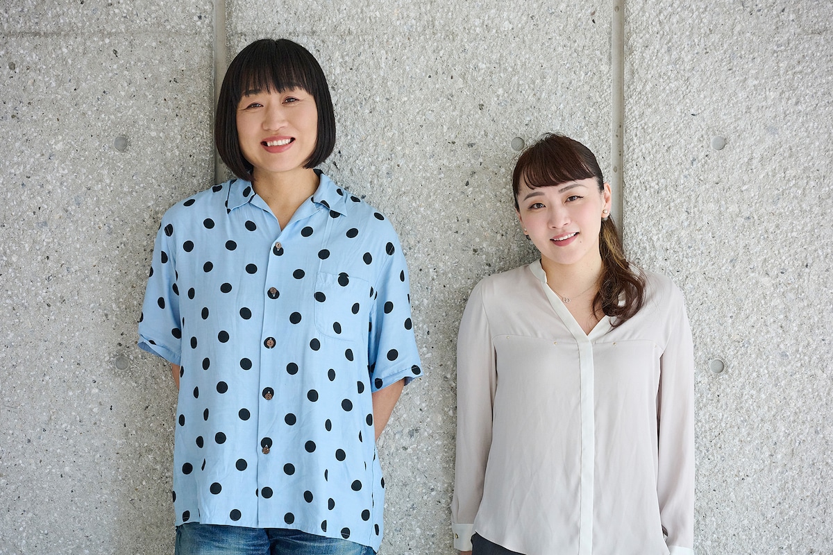 左から山崎静代、桑原裕子。