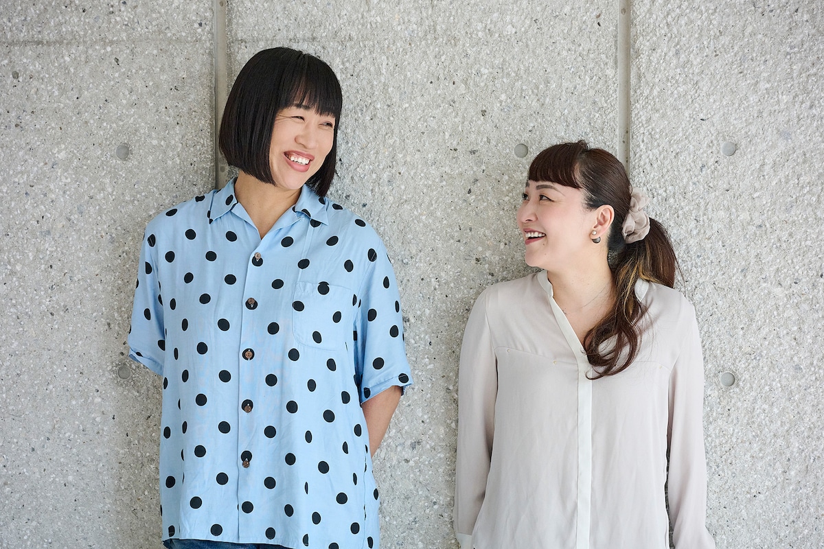 左から山崎静代、桑原裕子。