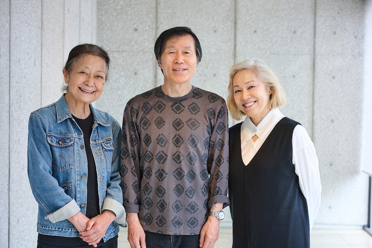 左から稲川実代子、平田満、増子倭文江。