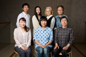 「ザ・ヒューマンズ─人間たち」桑原裕子＆全キャスト座談会、不安を抱えつつ“光”探す人間たちを描く