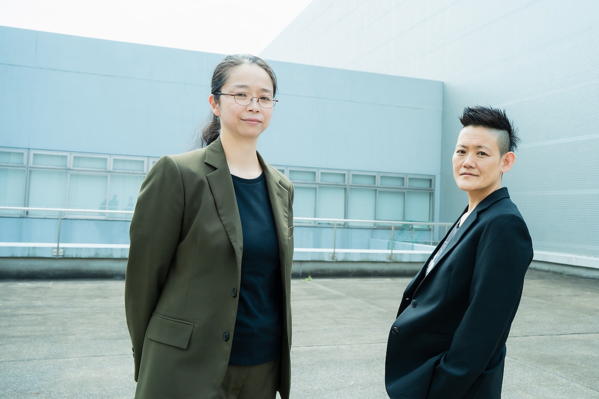 左から小川絵梨子、アヤ・オガワ。