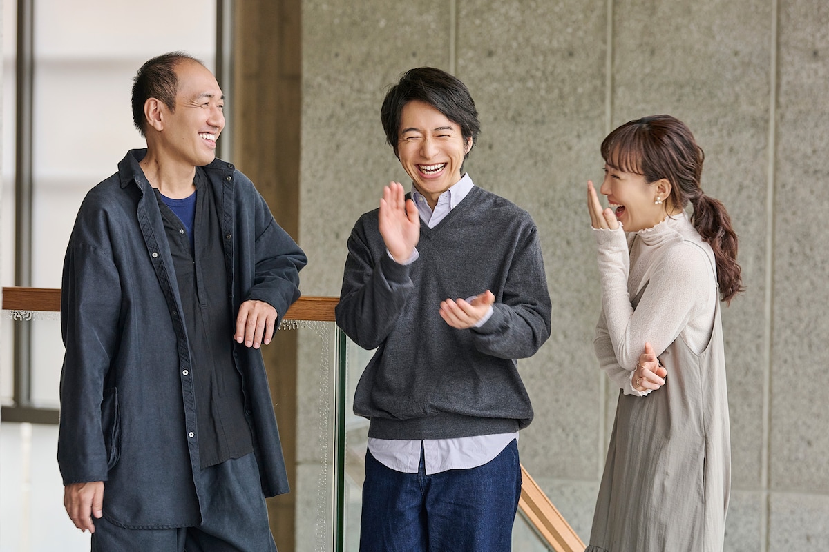 左から上村聡史、村井良大、前田亜季。