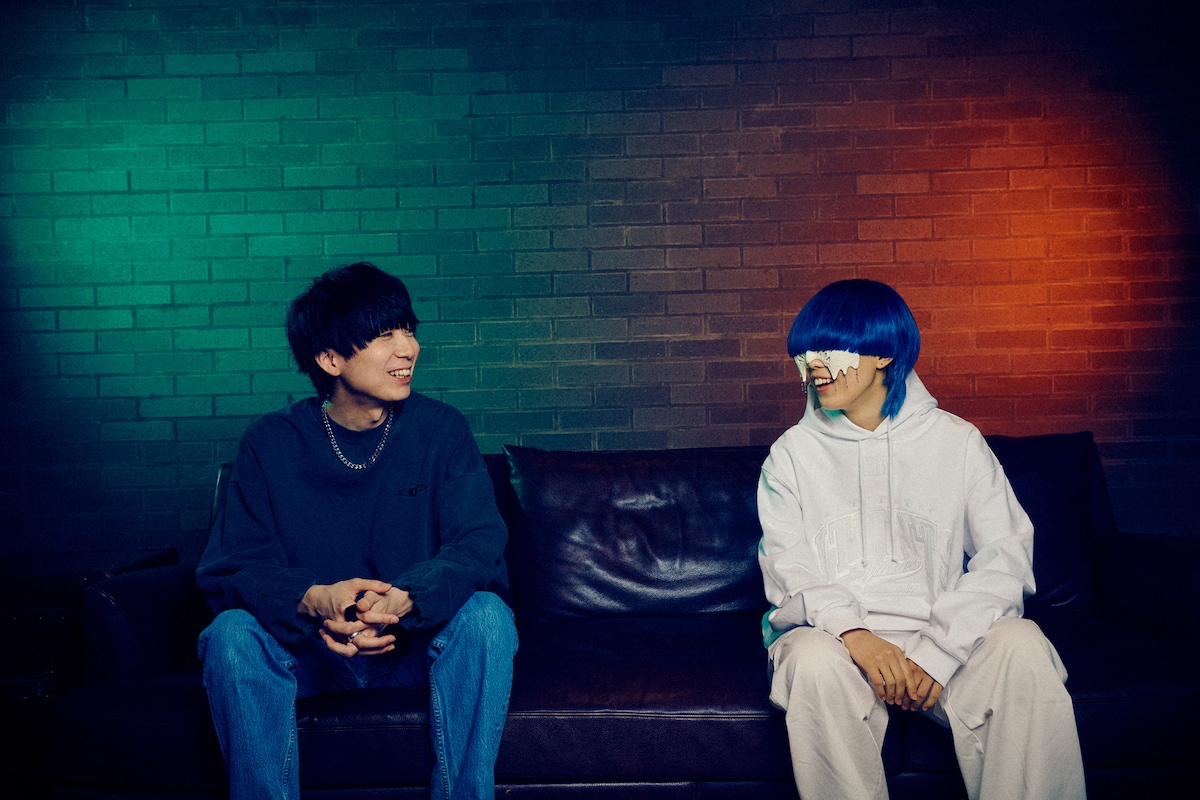 左から川谷絵音、yama。