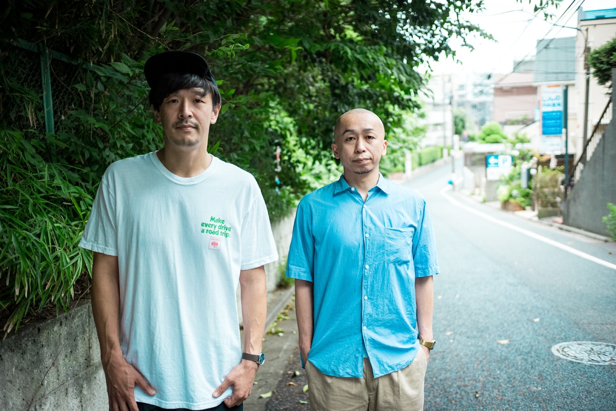 荒井岳史（Vo, G）、木暮栄一（Dr）。