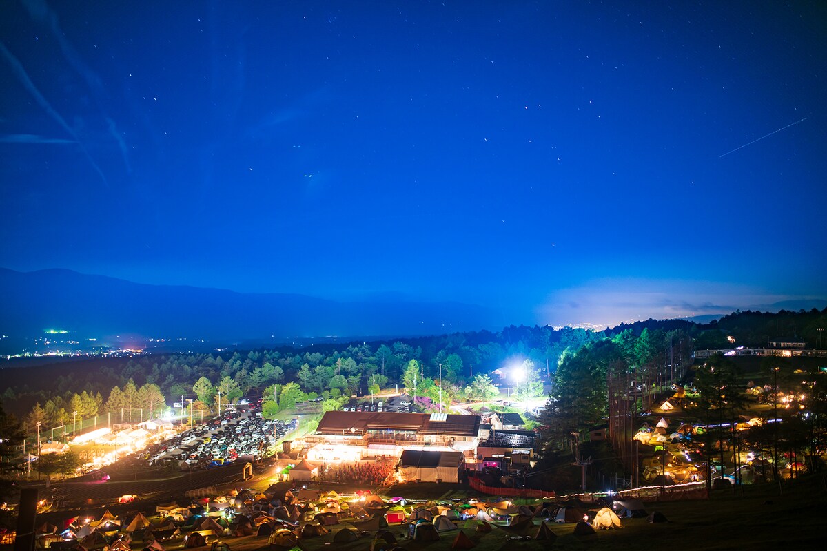 「THE CAMP BOOK 2019」の様子。