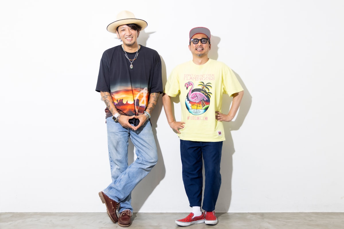 左からカツヲ(THE CHERRY COKE$)、ヤマネヒロマサ。