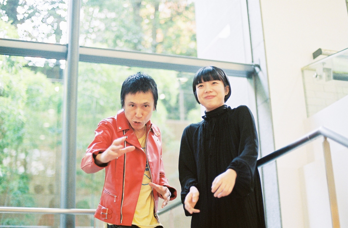 左から甲本ヒロト、カネコアヤノ。