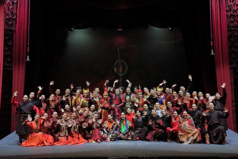 「モンゴル・ハーン」モンゴル公演に出演したキャスト。(撮影:阿久津知宏)