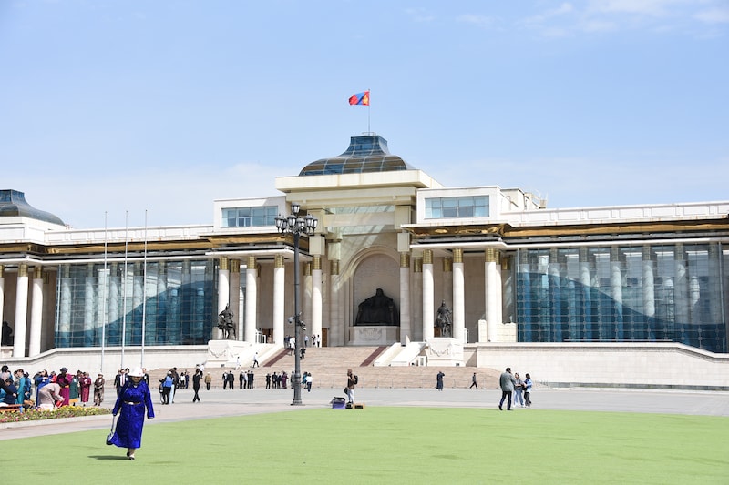 スフバートル広場