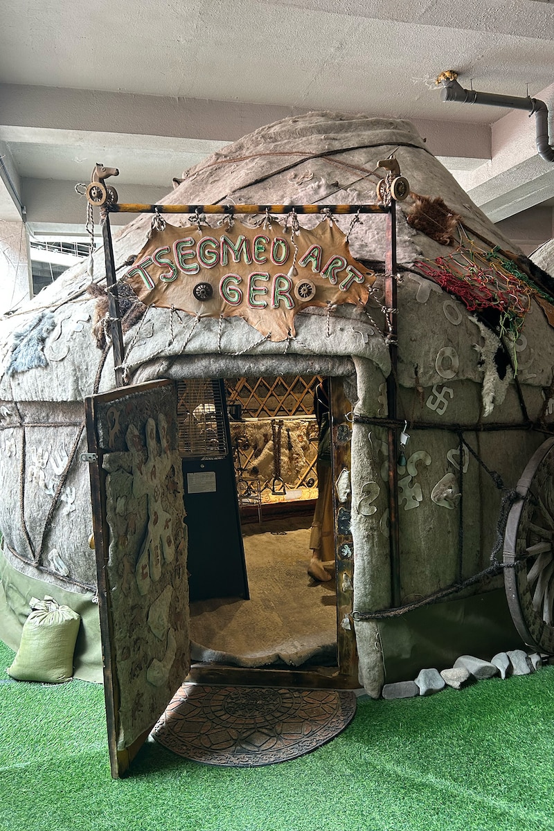 ヒーロー・バートルのインタビューが行われた、ゲルを模したスペース。