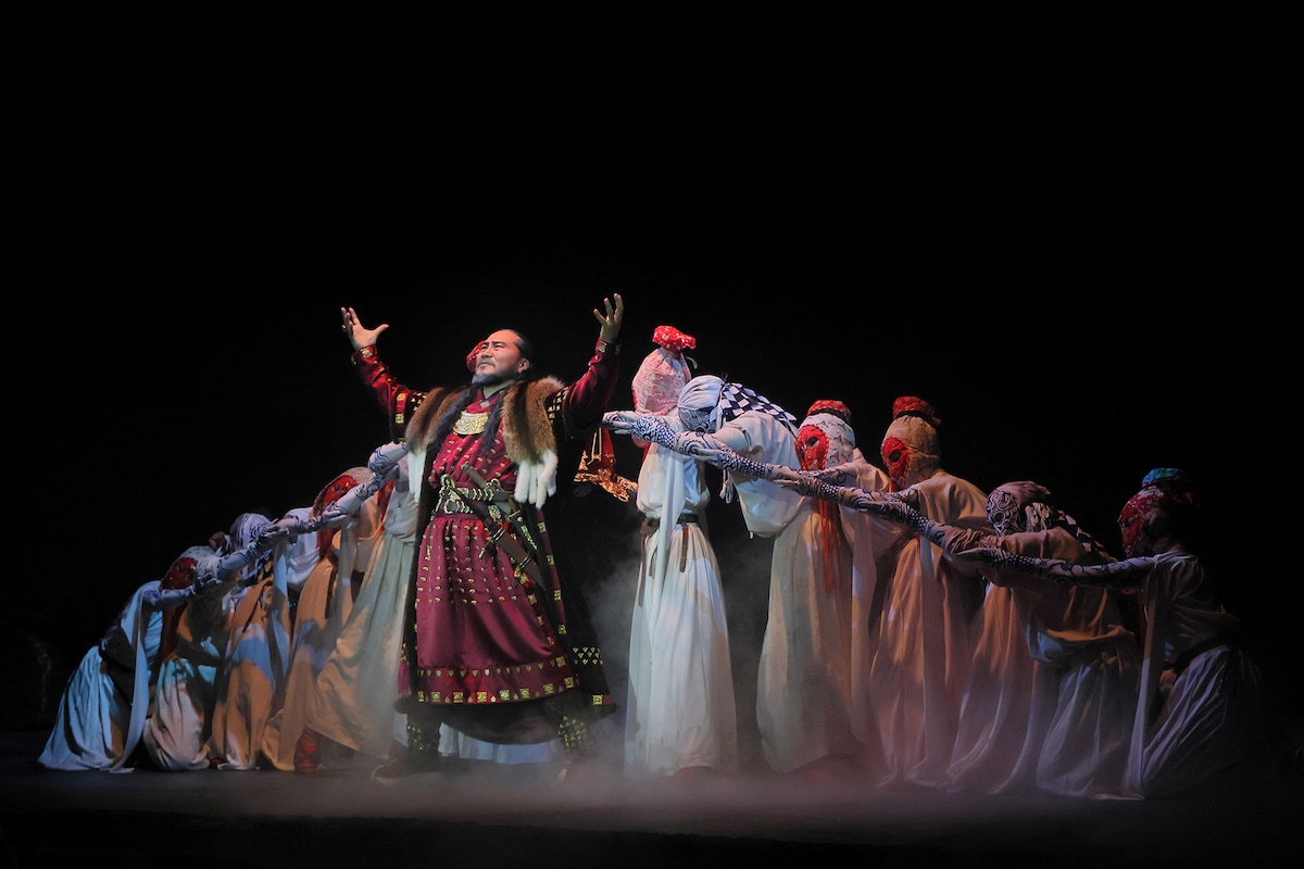 「モンゴル・ハーン」モンゴル公演の様子。（撮影：阿久津知宏）